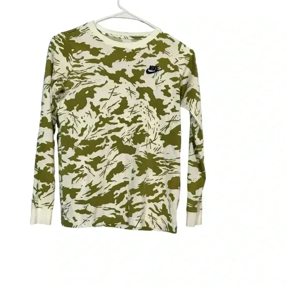 Nike Boy’s Camo Sportswear Shirt Size Large DR9651-100 Long Sleeve